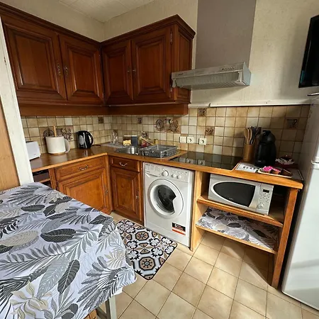 Apartmán In Residential Area Stains